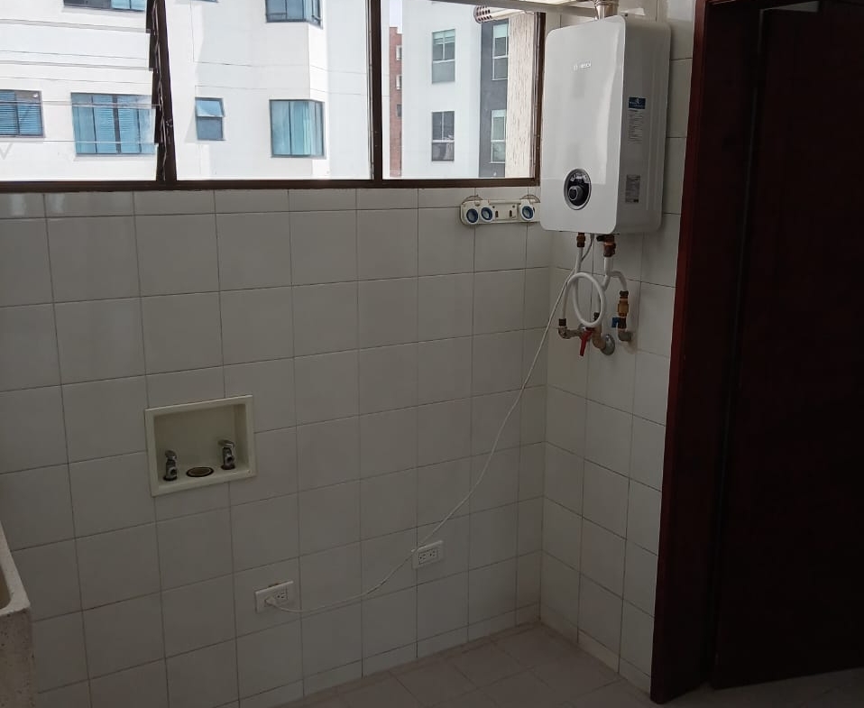 SE VENDE APARTAMENTO CERCA A MEGACENTRO PINARES