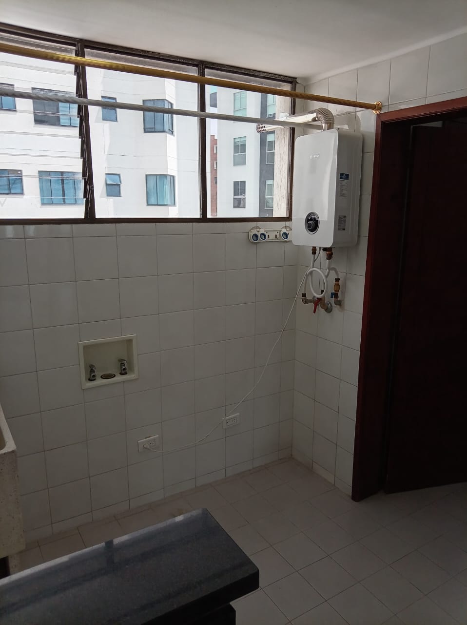 SE VENDE APARTAMENTO CERCA A MEGACENTRO PINARES
