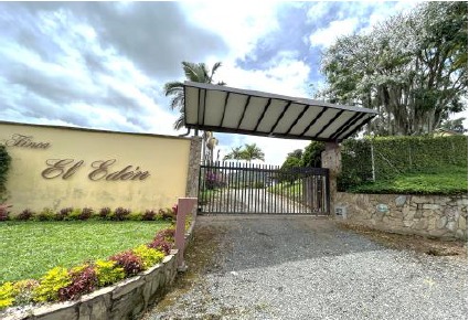 SE VENDE AMPLIA CASA CAMPESTRE VÍA PEREIRA – ARMENIA
