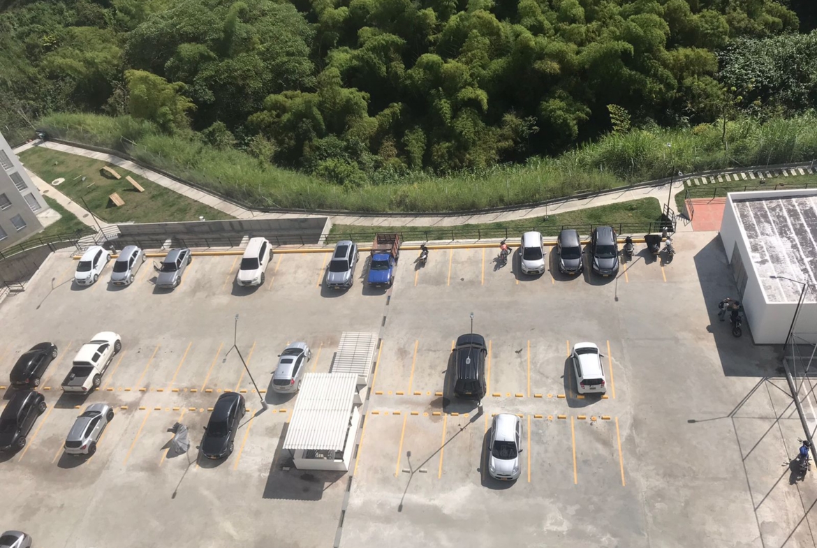 ARRIENDO APTO EN LA VIA CONDINA PALO VERDE PER