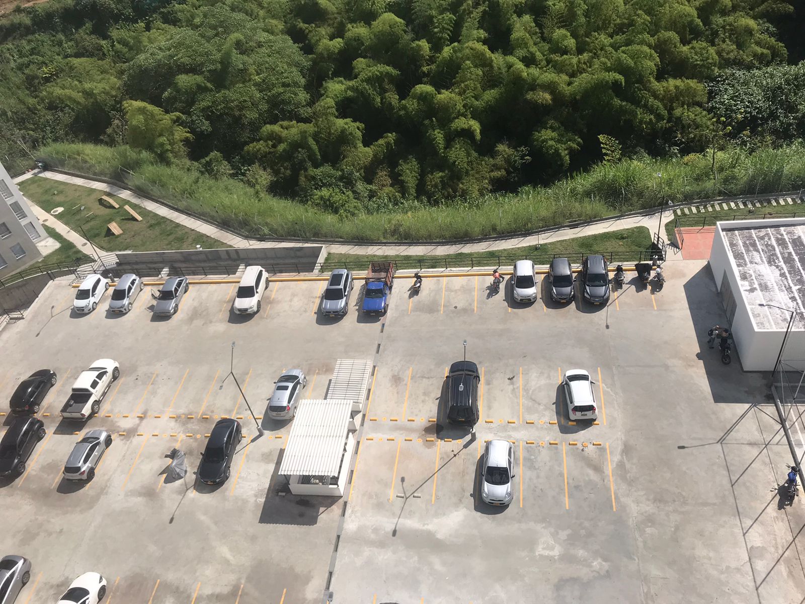 ARRIENDO APTO EN LA VIA CONDINA PALO VERDE PER