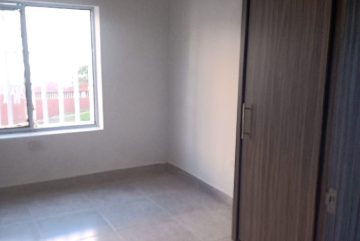 VENDO CASA CON LOCALES CERCA AL CENTRO EN PEREIRA