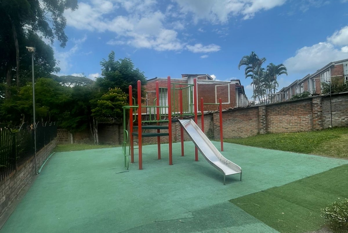 VENDO CASA EN BOMBAY DOSQUEBRADAS