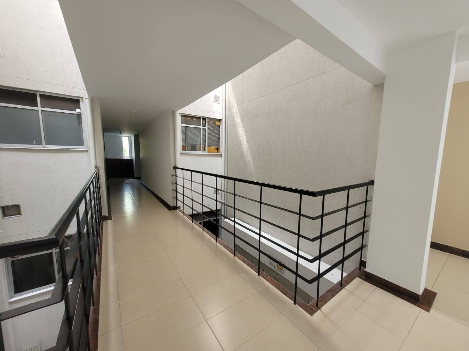 305071820260425045248 VENDO APARTAMENTO EN AV SUR, SECTOR CORALES 68 M2
