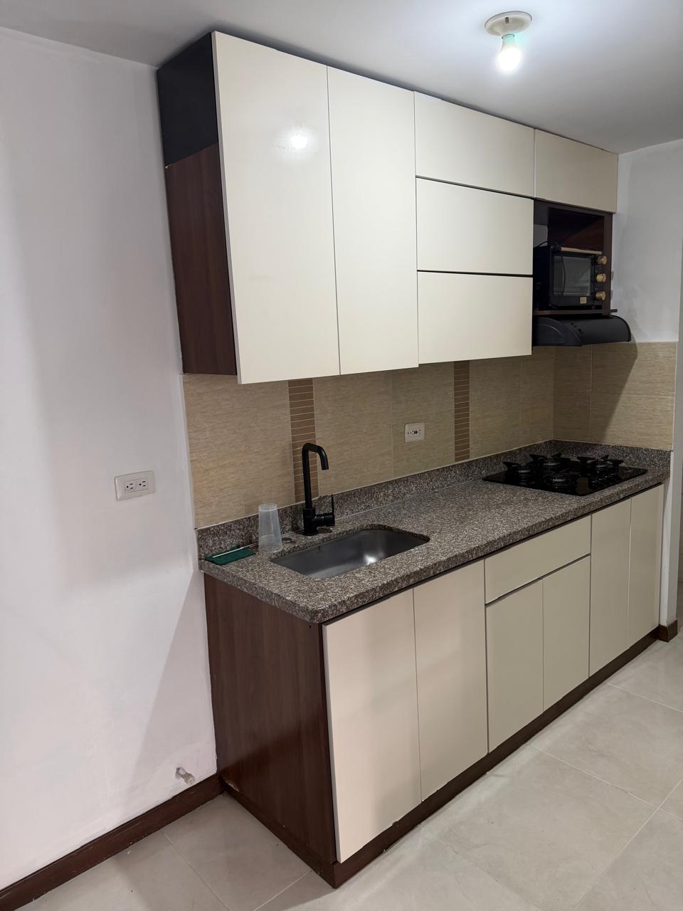 305071820260425051532 SE VENDE APARTAMENTO AV SUR, CORALES 3 ALCOBAS