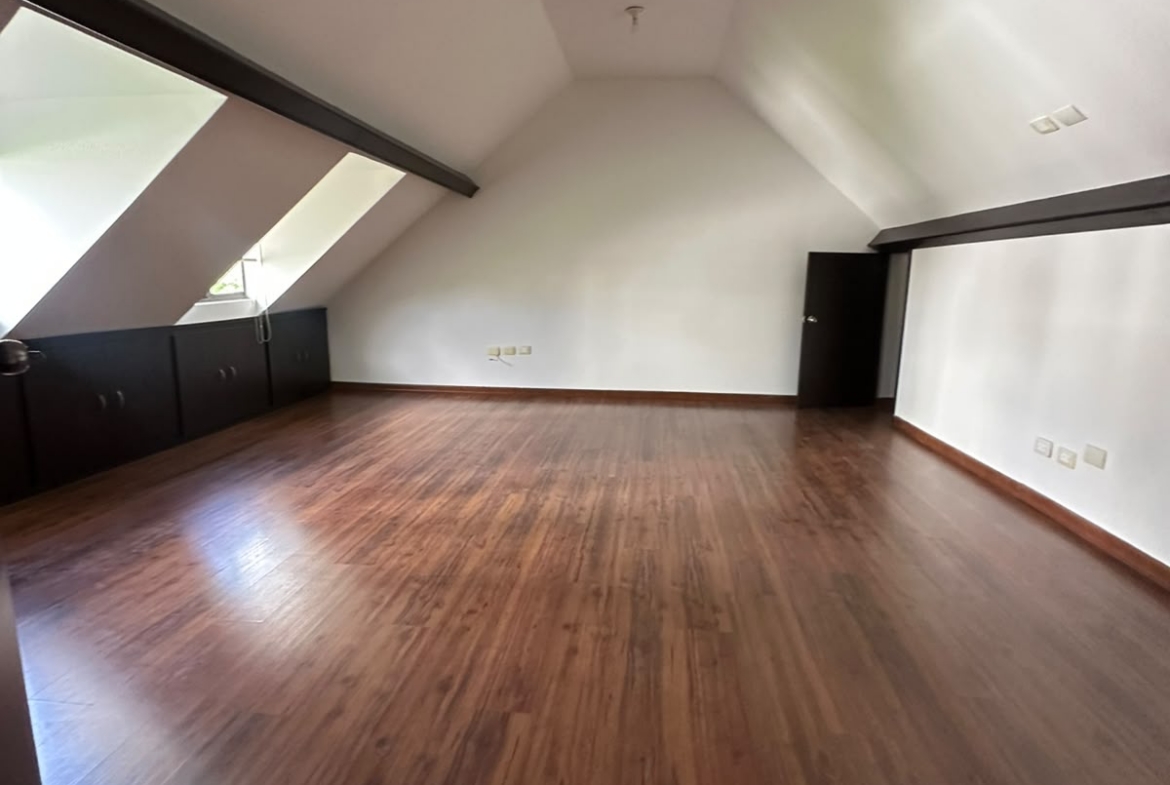 VENDO CASA EN SECTOR CIRCUNVALAR