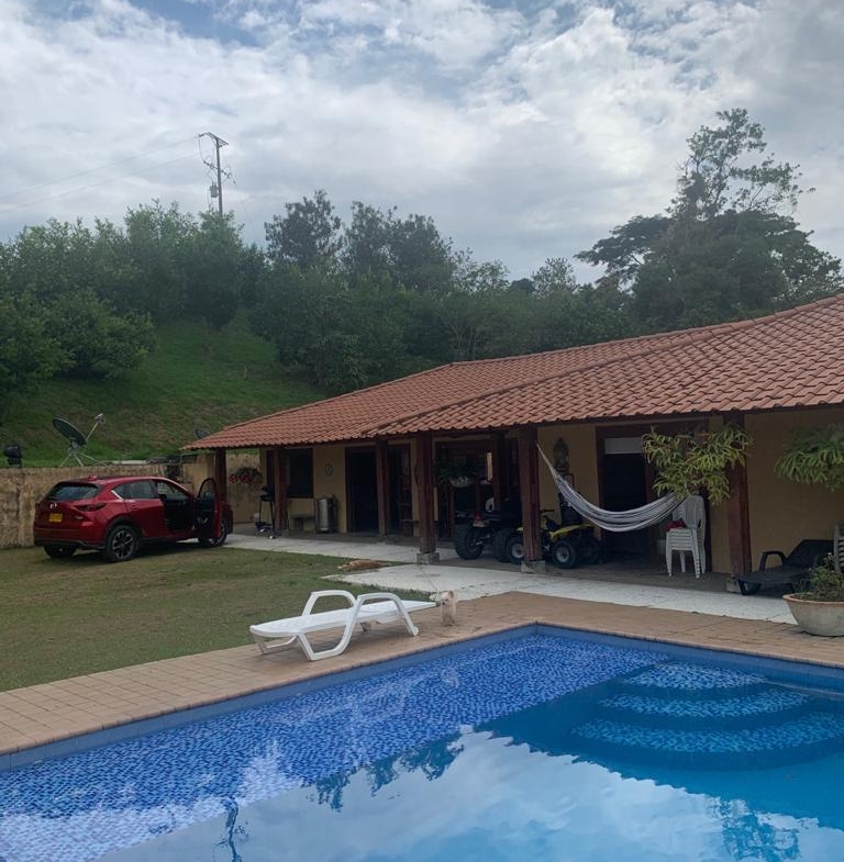 VENTA CASA CAMPESTRE EN VITERBO