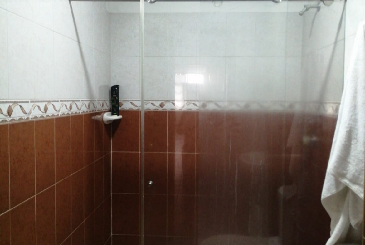 VENDO CASA CON LOCALES CERCA AL CENTRO EN PEREIRA