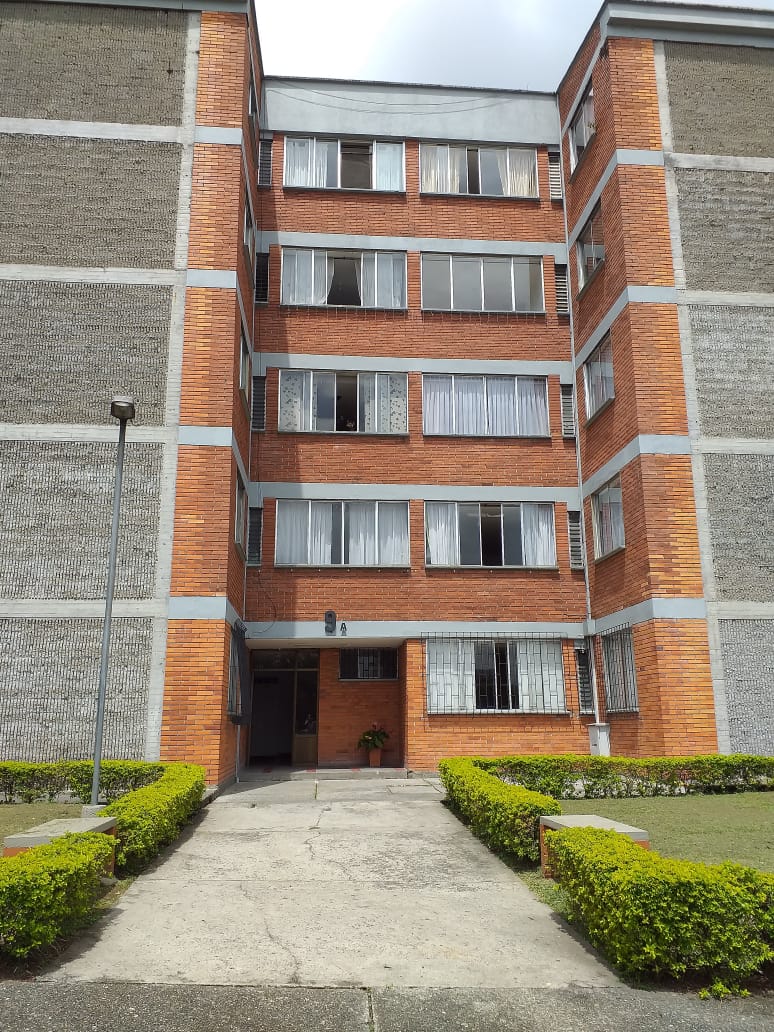VENDO APARTAMENTO EN LOS CEDROS PEREI