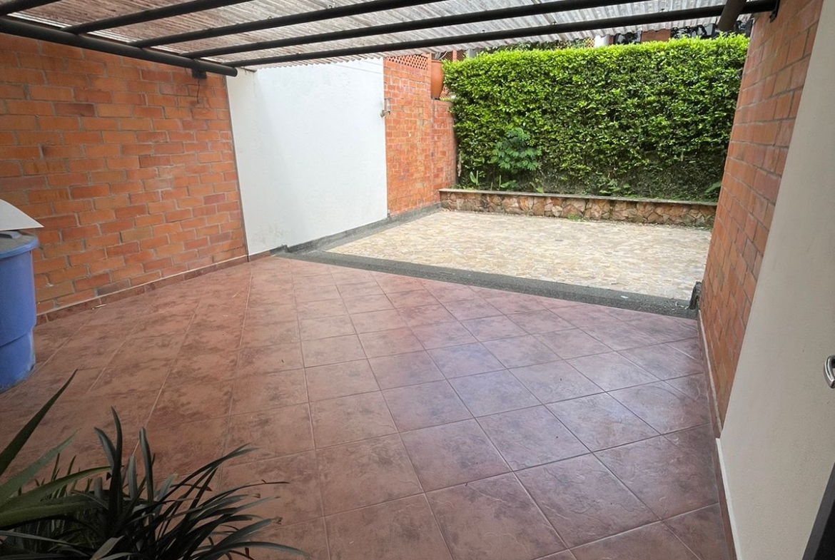 VENDO CASA EN BOMBAY DOSQUEBRADAS