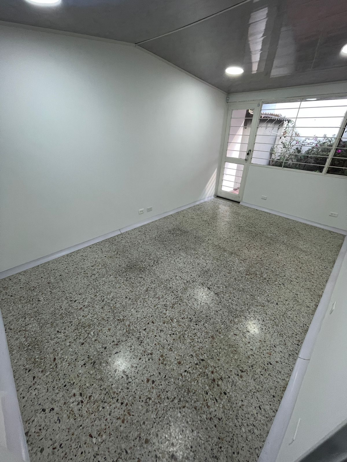 305071920250812024416 SE RENTA CASA PARA OFICINAS EN MARAYA