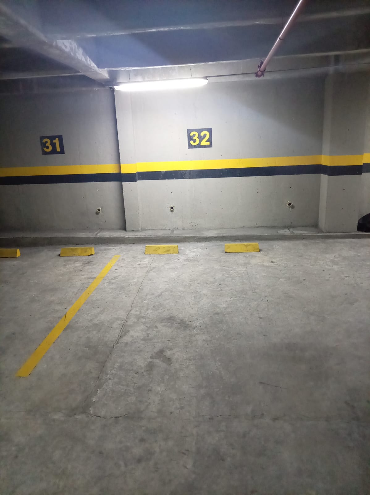 SE ARRIENDA OFICINA EN CENTRO DE NEGOCIOS EN ÁLAMOS PEREIRA