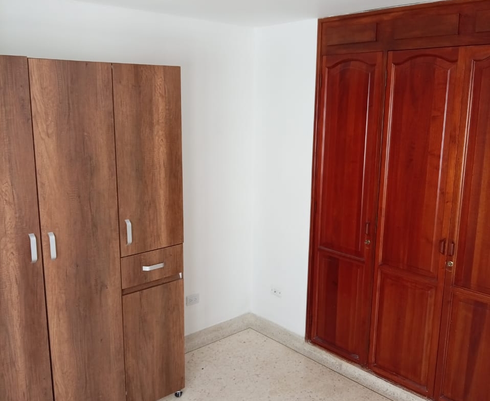SE VENDE APARTAMENTO CERCA A MEGACENTRO PINARES