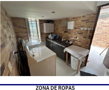 SE VENDE AMPLIA CASA CAMPESTRE VÍA PEREIRA – ARMENIA