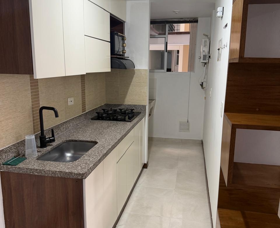 SE VENDE APARTAMENTO AV SUR, CORALES 3 ALCOBAS