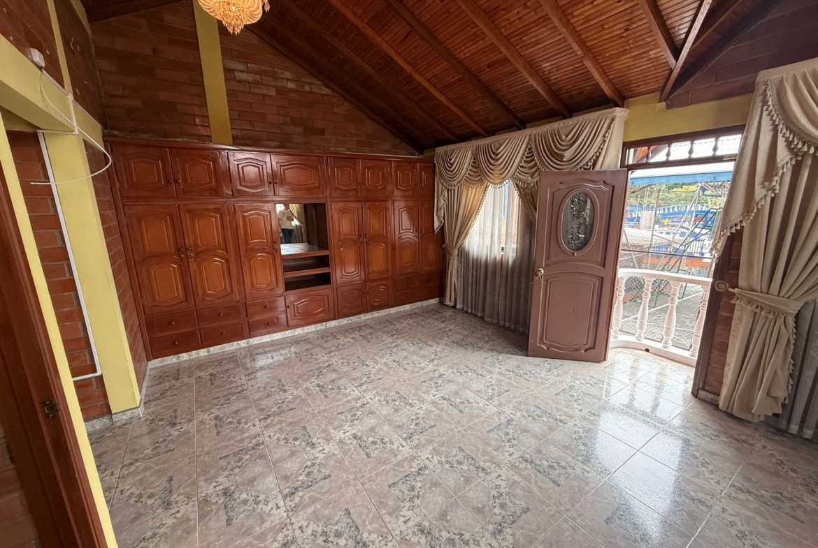 VENDO CASA EN QUINTAS DE JARDIN COLONIAL