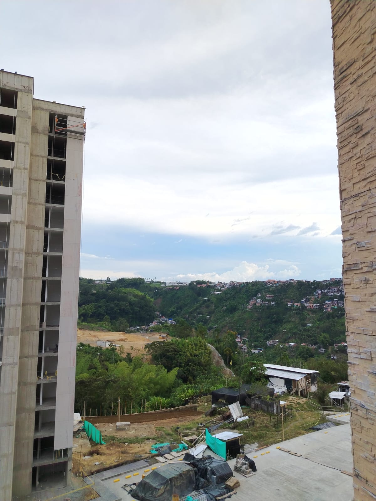 VENDO APARTAMENTO EN BARRIO ALAMOS PEREIRA