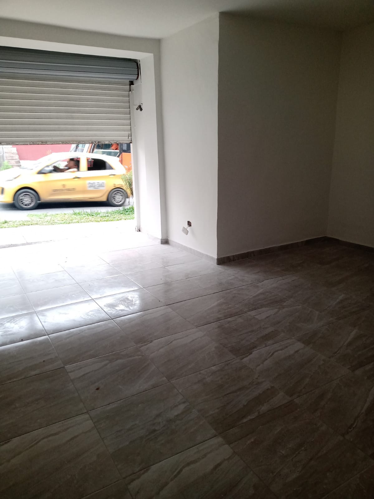 305072020230726032447 VENDO CASA CON LOCALES CERCA AL CENTRO EN PEREIRA
