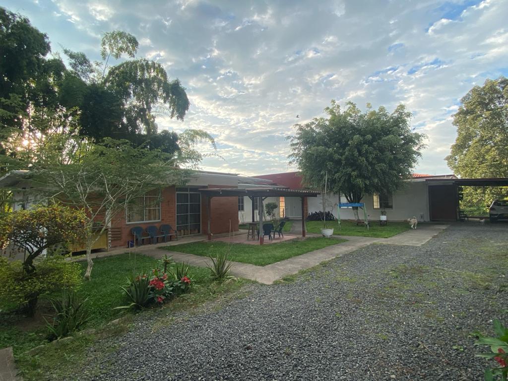 VENDO CASA CAMPESTRE EN VIA ARMENIA