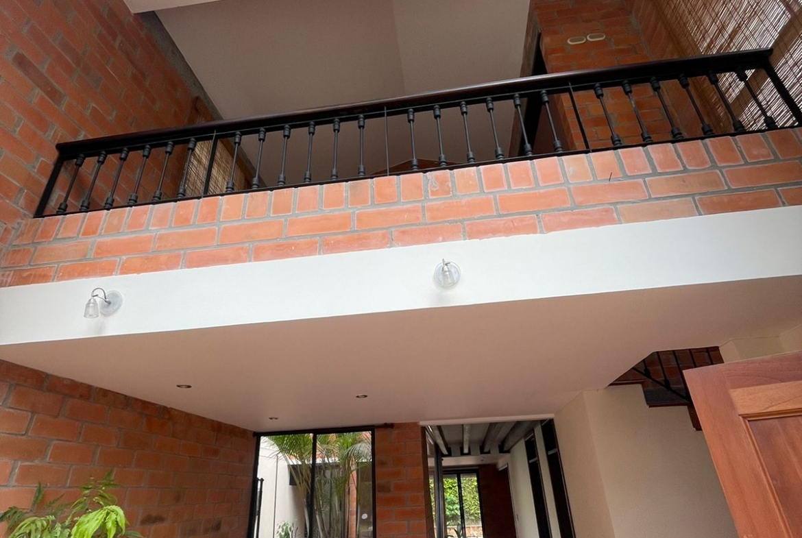 VENDO CASA EN BOMBAY DOSQUEBRADAS