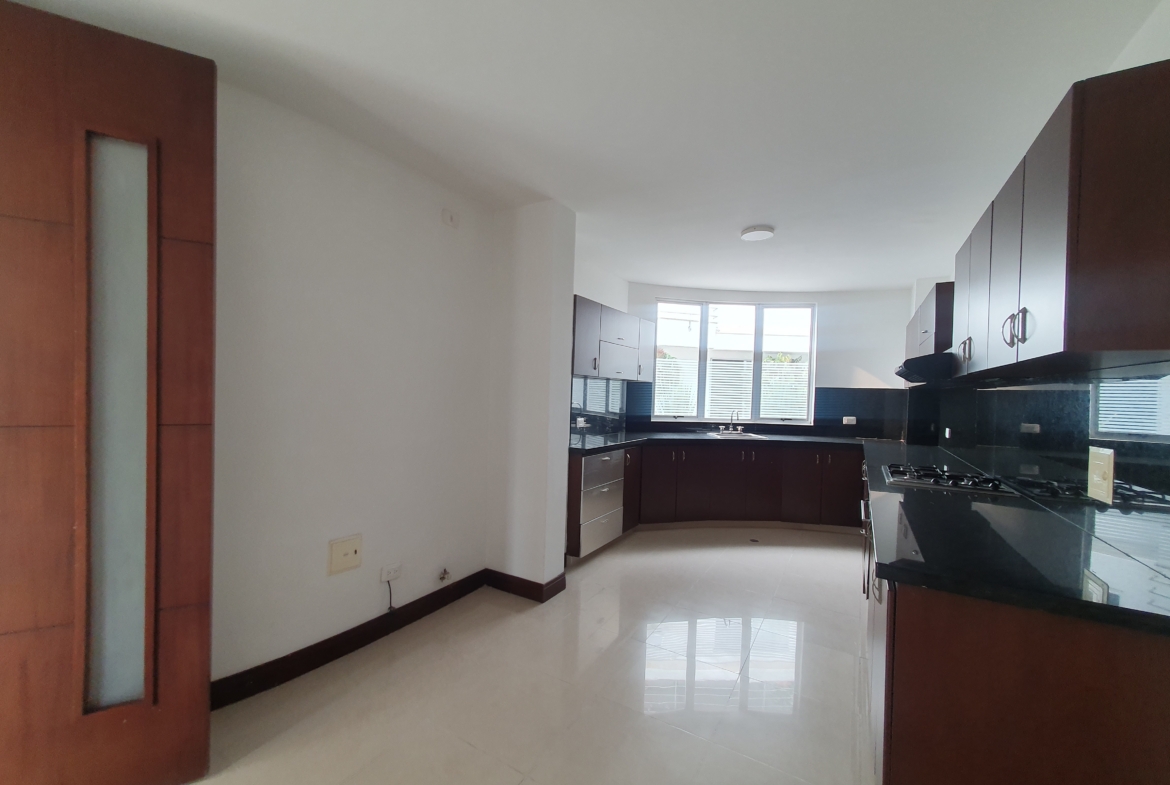 EN VENTA CASA EN PINARES CONJUNTO CERRADO