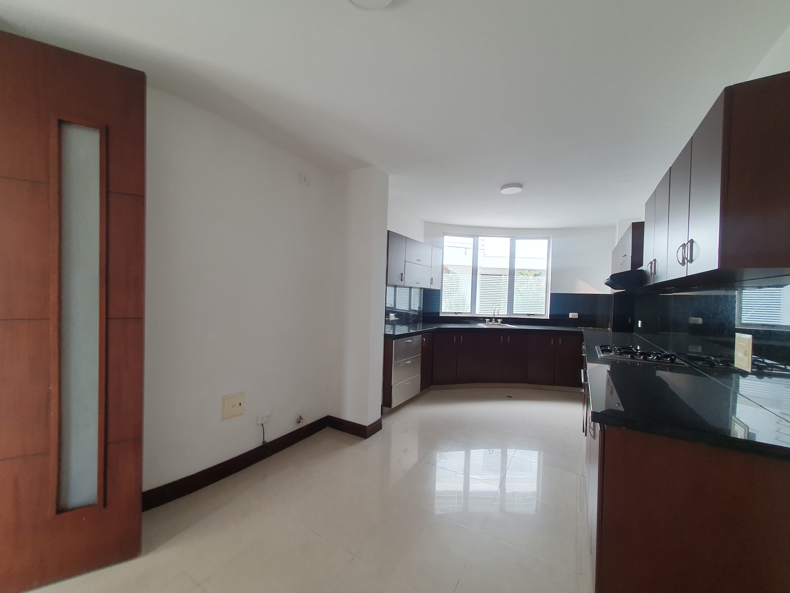EN VENTA CASA EN PINARES CONJUNTO CERRADO