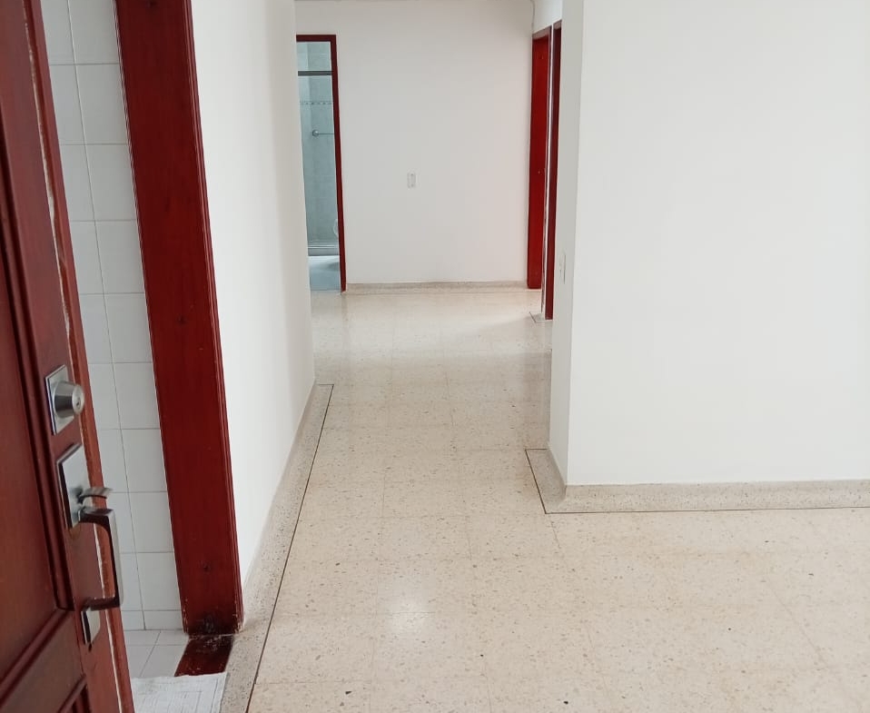 SE VENDE APARTAMENTO CERCA A MEGACENTRO PINARES