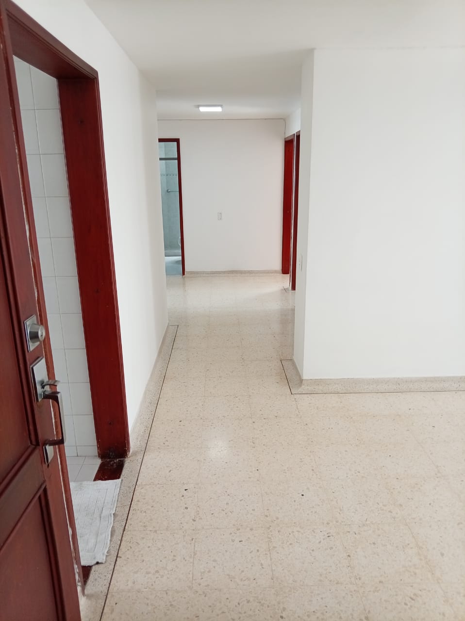 SE VENDE APARTAMENTO CERCA A MEGACENTRO PINARES