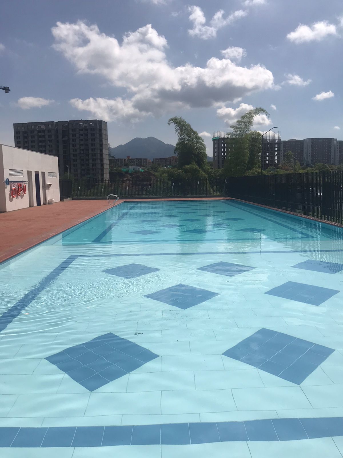 ARRIENDO APTO EN LA VIA CONDINA PALO VERDE PER