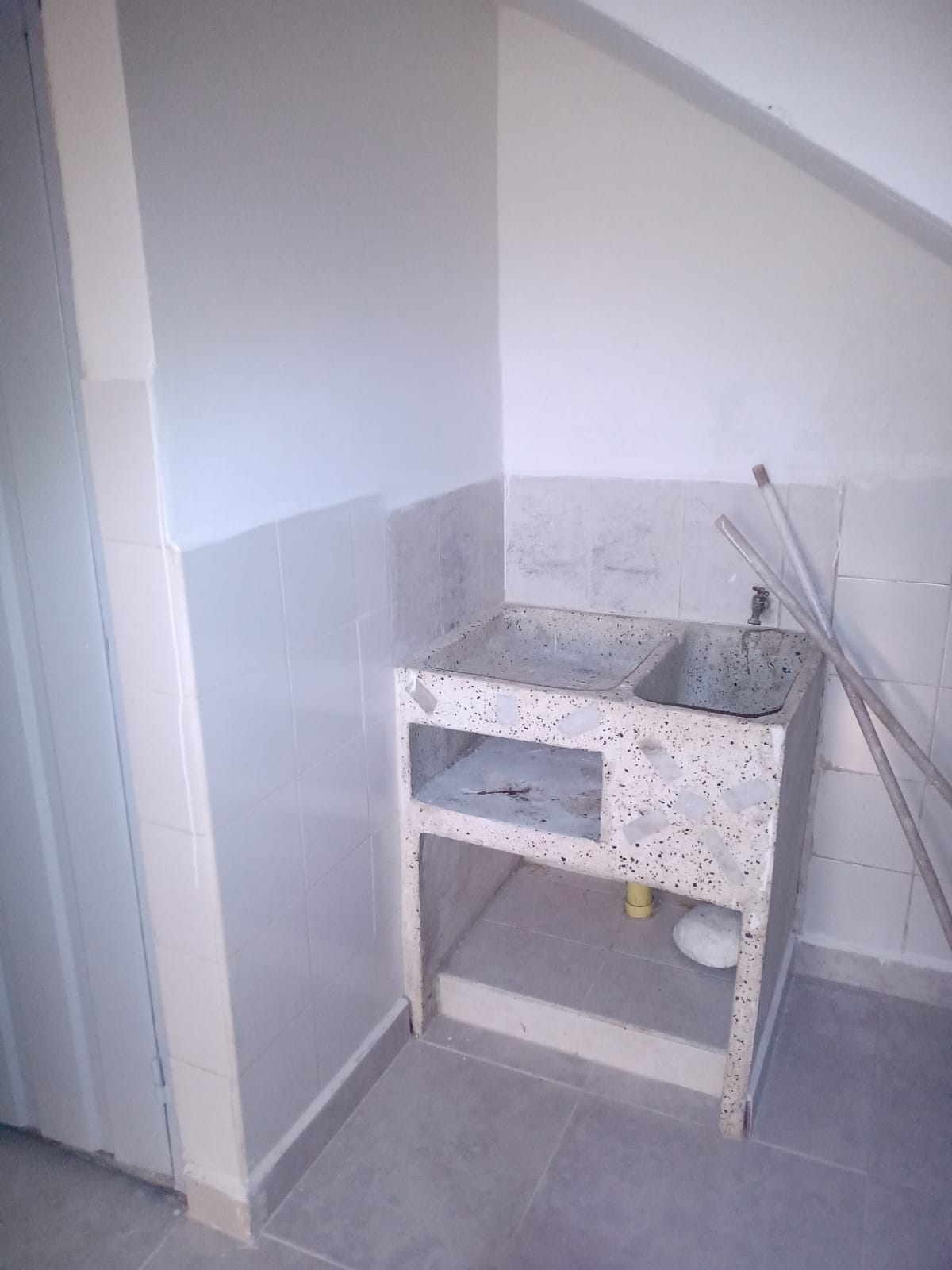 305072120230726032448 VENDO CASA CON LOCALES CERCA AL CENTRO EN PEREIRA