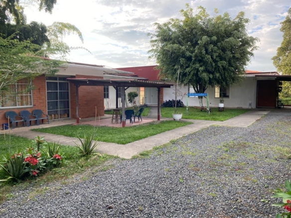 VENDO CASA CAMPESTRE EN VIA ARMENIA
