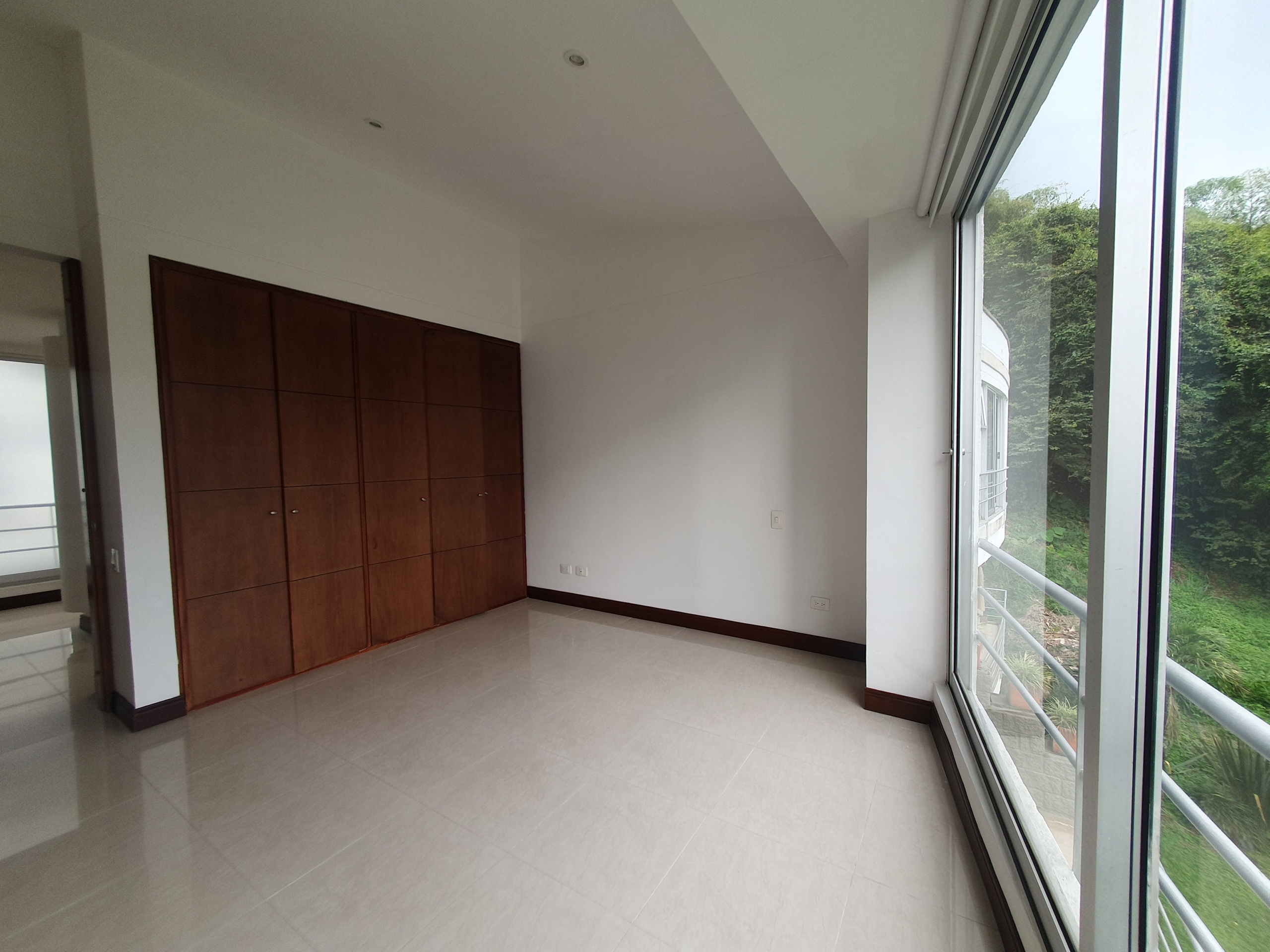 EN VENTA CASA EN PINARES CONJUNTO CERRADO