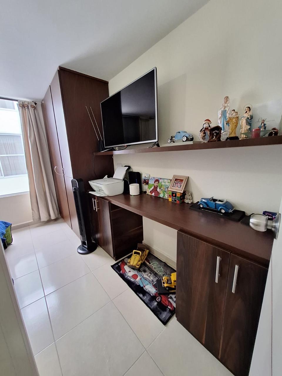 VENDO CASA EN AVENIDA SUR CONJUNTO CERRADO.