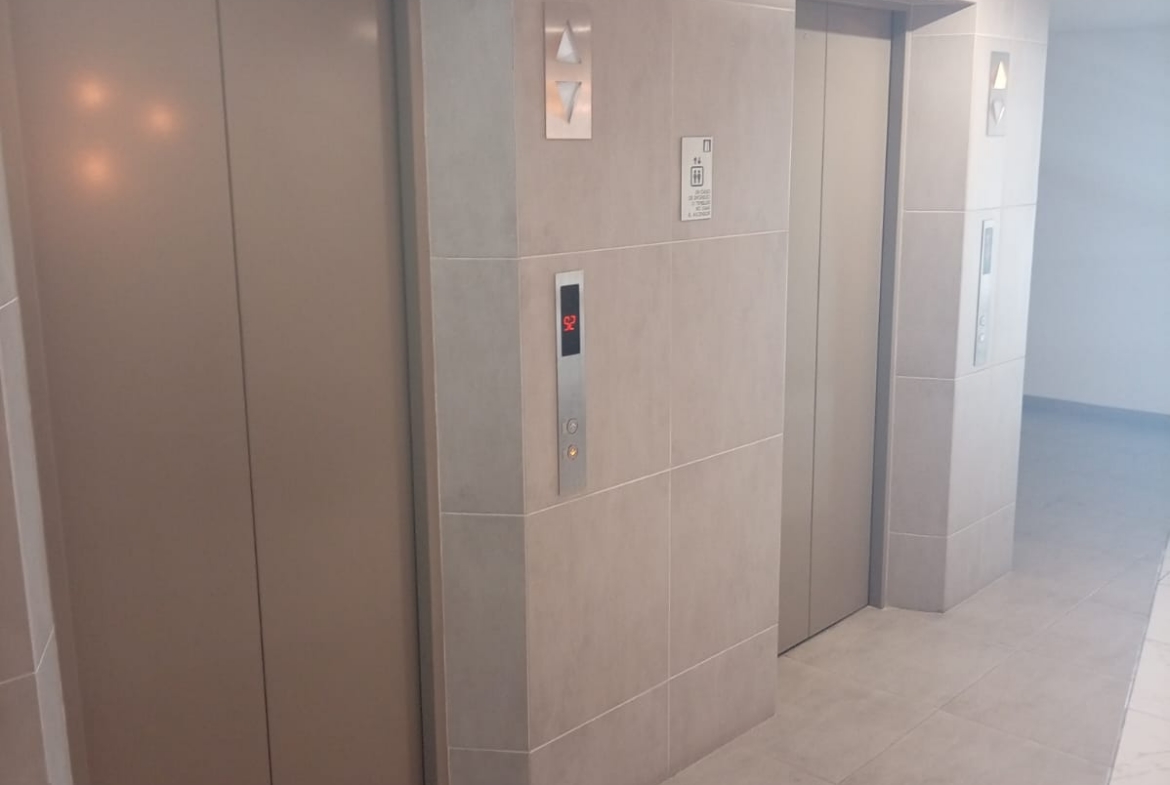 SE ARRIENDA OFICINA EN CENTRO DE NEGOCIOS EN ÁLAMOS PEREIRA