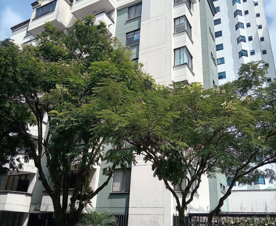 SE VENDE APARTAMENTO CERCA A MEGACENTRO PINARES