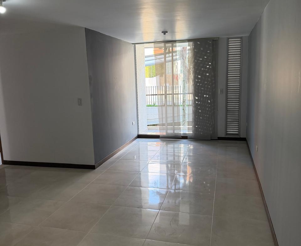 SE VENDE APARTAMENTO AV SUR, CORALES 3 ALCOBAS