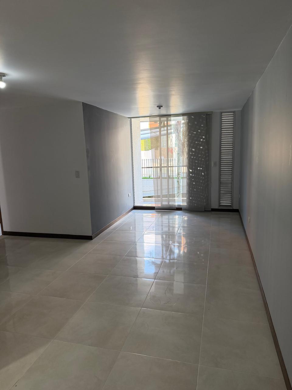 305072120260425051533 SE VENDE APARTAMENTO AV SUR, CORALES 3 ALCOBAS