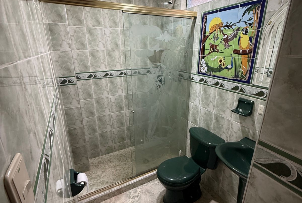 VENDO CASA EN QUINTAS DE JARDIN COLONIAL