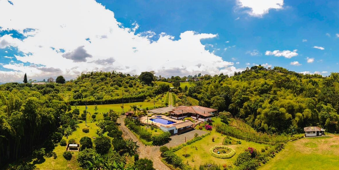 SE VENDE HERMOSA FINCA DE RECREO VIA A ARMENIA