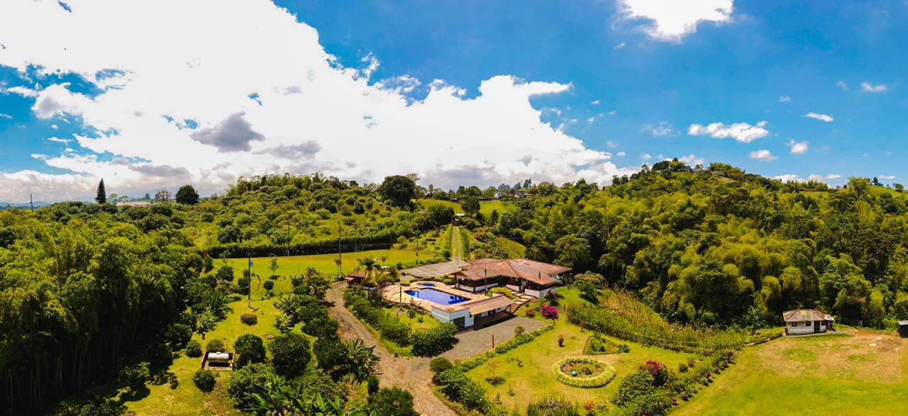 SE VENDE HERMOSA FINCA DE RECREO VIA A ARMENIA