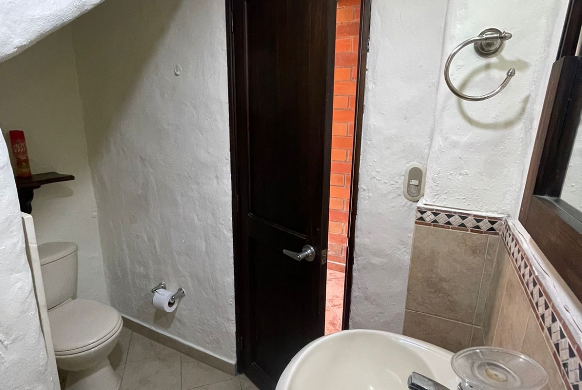 VENDO CASA EN BOMBAY DOSQUEBRADAS