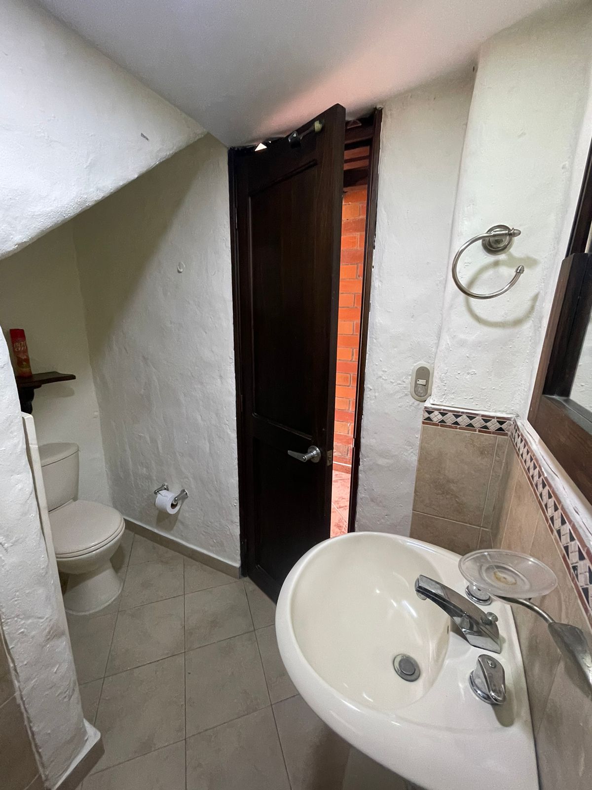 30507220240906031705 VENDO CASA EN BOMBAY DOSQUEBRADAS