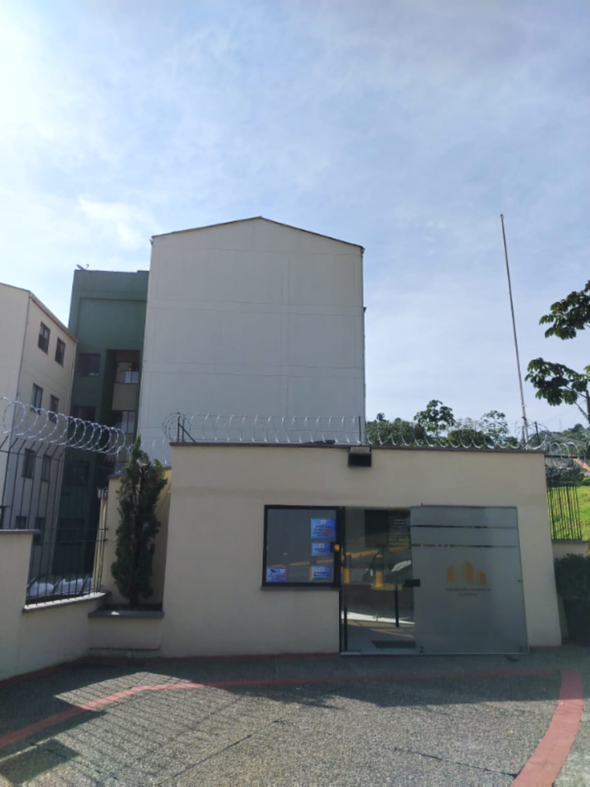 VENDO APARTAMENTO EN LA CIRCUNVALAR