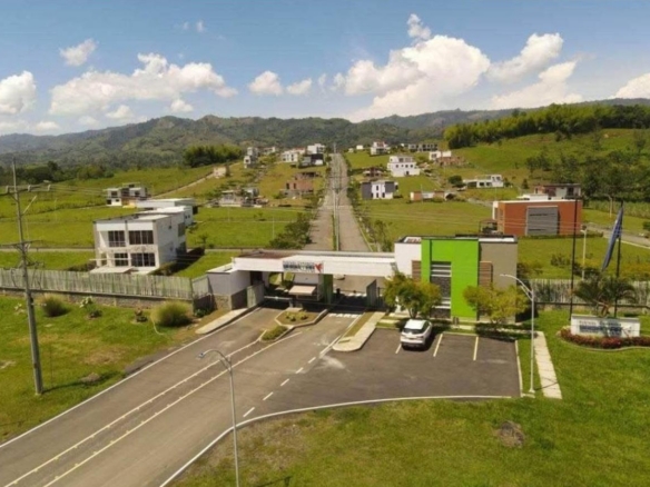 SE VENDE LOTE EN CONDOMINIO CERRADO, VITERBO CALDAS