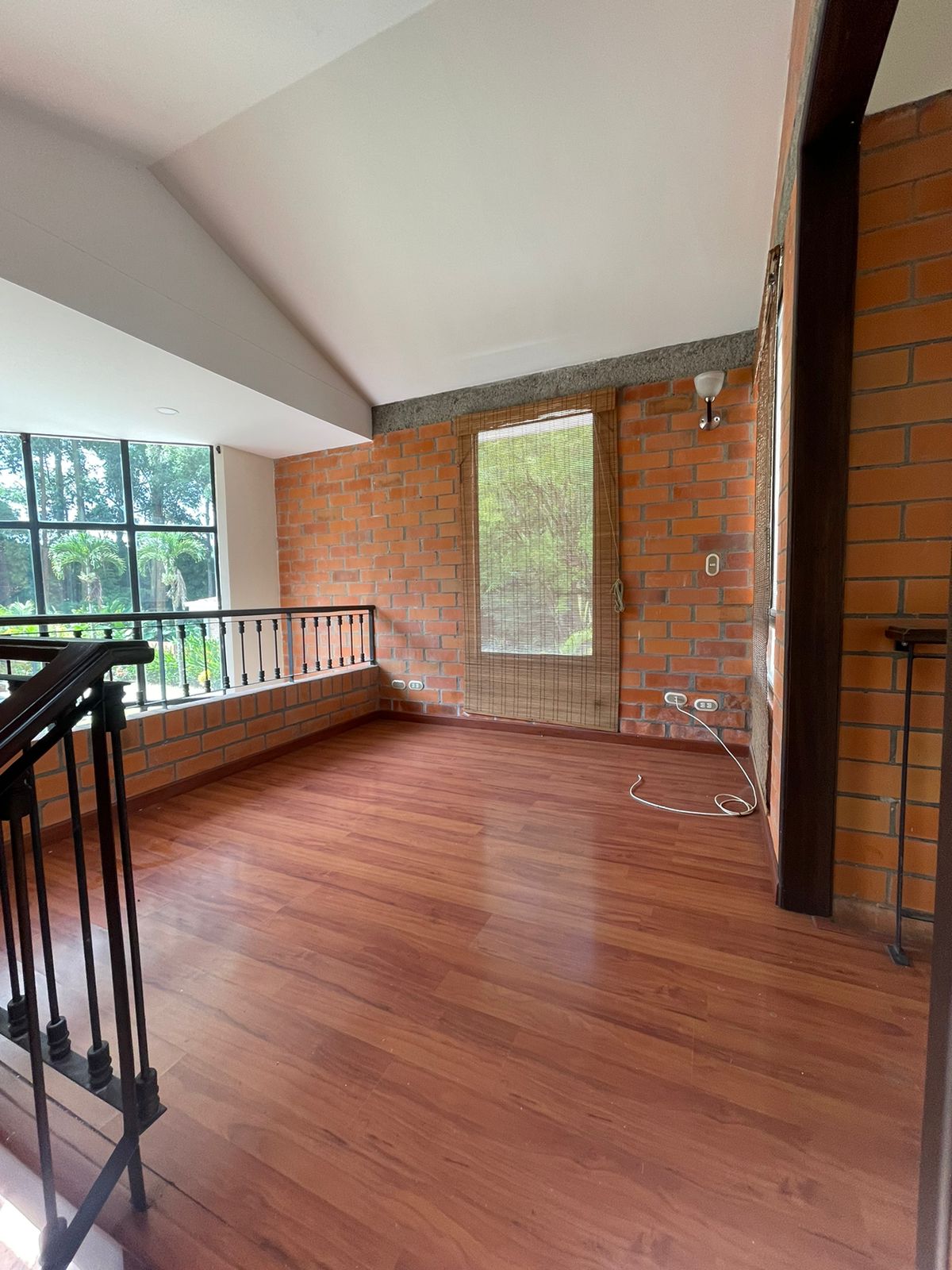 305072220240906031711 VENDO CASA EN BOMBAY DOSQUEBRADAS