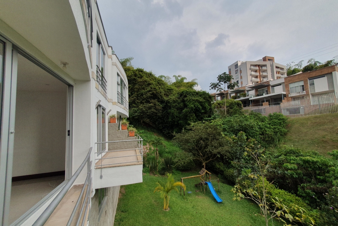 EN VENTA CASA EN PINARES CONJUNTO CERRADO