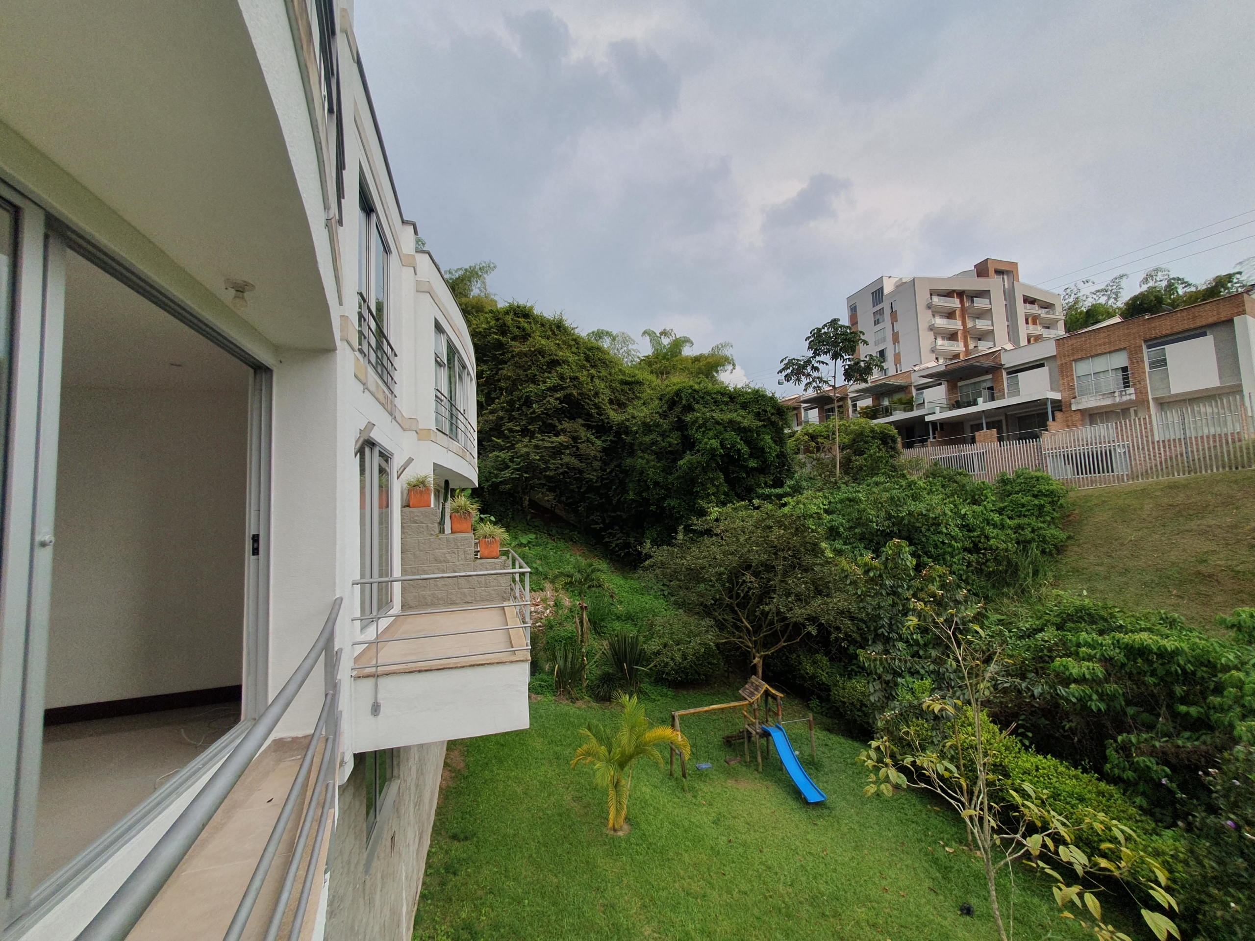 EN VENTA CASA EN PINARES CONJUNTO CERRADO