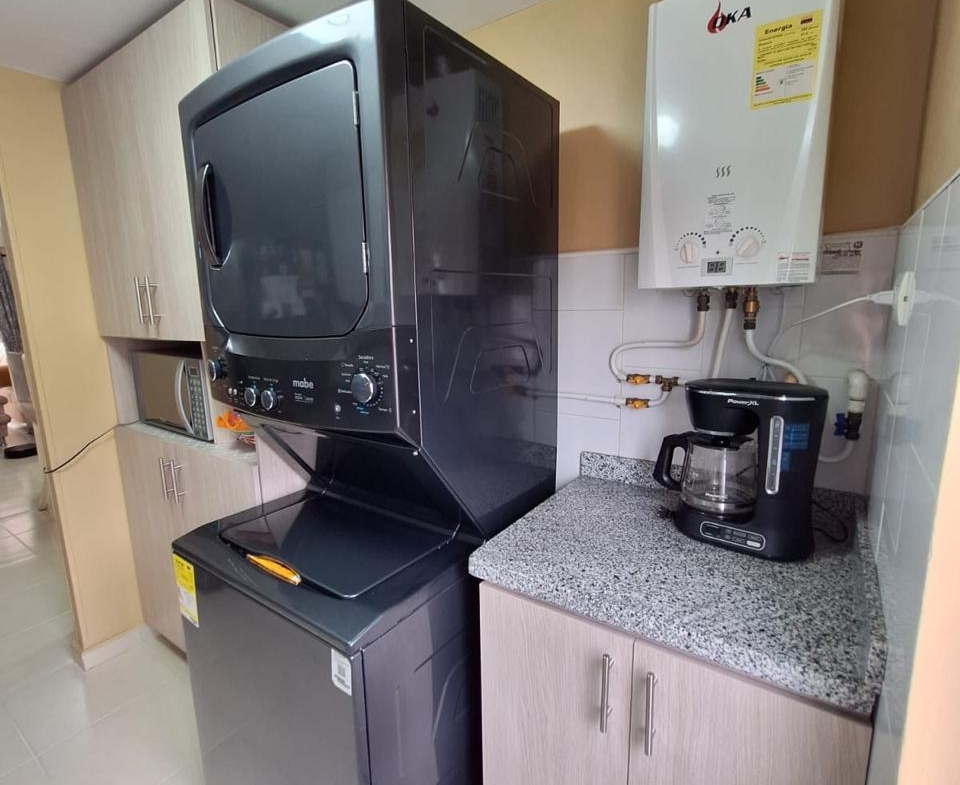 VENDO CASA EN AVENIDA SUR CONJUNTO CERRADO.