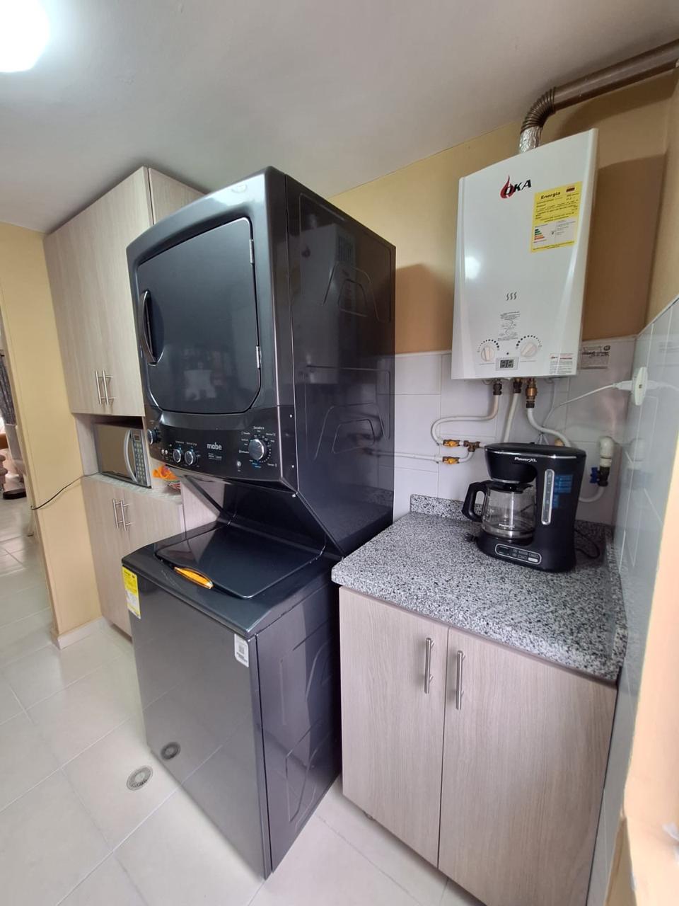 VENDO CASA EN AVENIDA SUR CONJUNTO CERRADO.