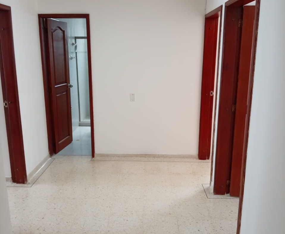 SE VENDE APARTAMENTO CERCA A MEGACENTRO PINARES